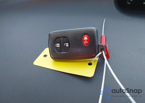 2014 Toyota Prius Three из США, поврежденный, VIN JTDKN3DU0E1759550